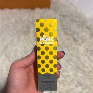 Benefit POREfessional Serum in Yellow and Gray